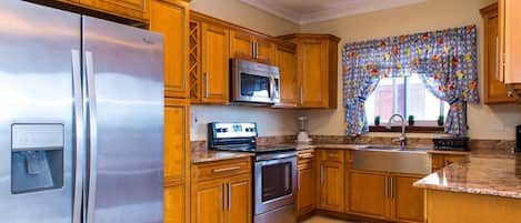 Family Apartment, Mountain View | Private kitchen