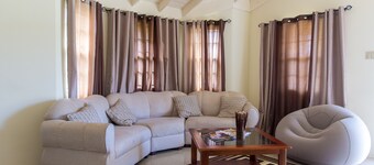 Ocho Rios Beach House at Dax Hall