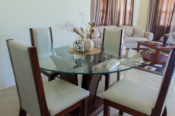 Family Villa, 2 Bedrooms | In-room dining