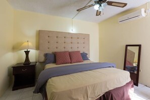 Interior detail - Kgn Most Centrally Located One Bdrm II (Kingston)