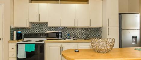 Business Apartment, Pool View | Private kitchen | Full-size fridge, microwave, oven, stovetop