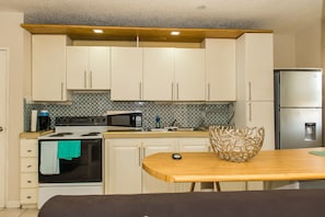Business Apartment, Pool View | Private kitchen | Full-sized fridge, microwave, oven, stovetop