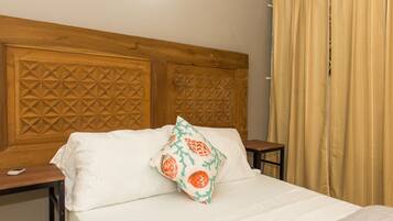 Business Apartment, Pool View | 2 bedrooms, Egyptian cotton sheets, premium bedding, in-room safe