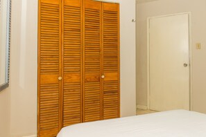 Interior detail - Kingston Most Centrally Located Two Bdrm (Kingston)