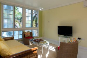 Family Villa, Beach View | Living room