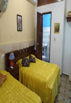 Dubbelrum - 1 queensize-säng - icke-rökare | Minibar, värdeförvaringsskåp på rummet och individuell inredning