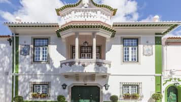 Vista frontal de la propiedad