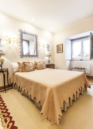 Classic Studio, 1 Bedroom, Non Smoking, Kitchenette (Hortensias) | Egyptian cotton sheets, premium bedding, memory-foam beds, in-room safe - Villa Estefânia (Sintra)