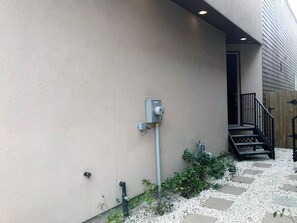 Property entrance - Modern Energy Corridor Corporate Housing (Houston)