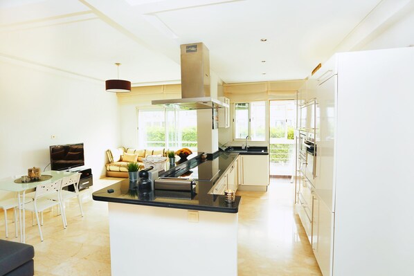 舒適公寓, 非吸煙房 | 私人廚房 | 電冰箱、微波爐、烤箱、爐台