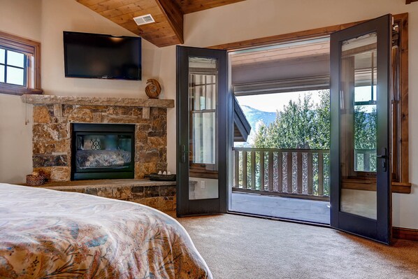 6 bedrooms, iron/ironing board, Internet, bed sheets