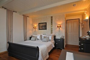 Habitació doble | Minibar, caixa forta a l'habitació i escriptori 