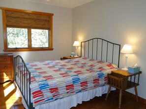 4 bedrooms, desk, iron/ironing board, free WiFi