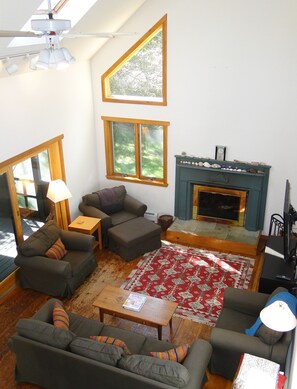 Smart TV, fireplace, DVD player, table football