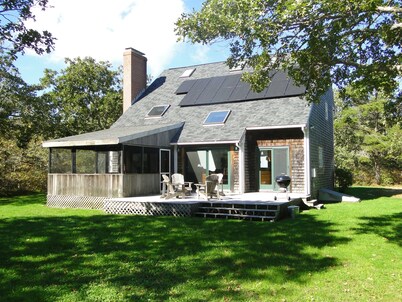 Airy, Quiet Vacation Rental Home, pool, tennis, FERRY TIX on MV