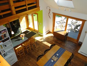 Dining - Airy, Quiet Vacation Rental Home, assn. pool on MV.  Car ferry tix available. (West Tisbury)