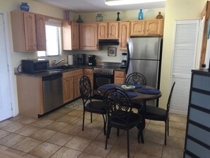 Fridge, microwave, oven, stovetop - Gulf View, Sandy Beach Across Street, Near Pier Park (Panama City Beach)