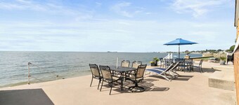 DIRECT WATERFRONT PRIVATE BEACH