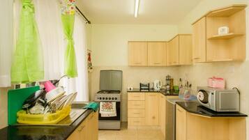 Kamar Single Standar | Dapur pribadi | Mesin pembuat kopi/teh