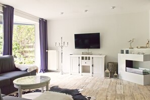Smart-TV, Kamin, DVD-Player, Stereoanlage