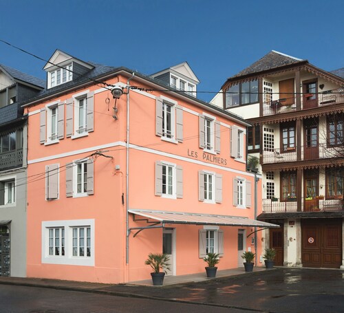 T2 *** ground floor, 200 m downtown, fully renovated, bright