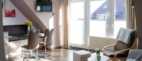 电视、DVD 播放器、书、立体声音响