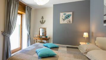 4 slaapkamers, een strijkplank/strijkijzer, gratis wifi