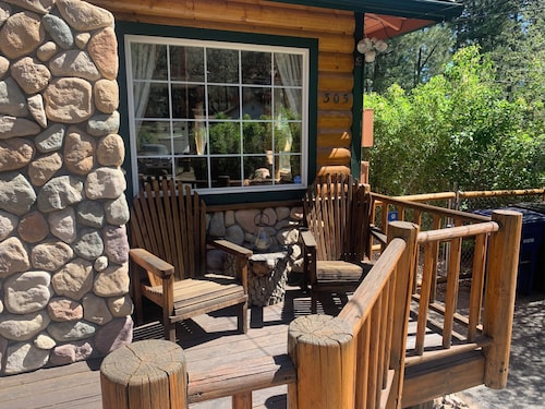  Romantic, Rustic Log Cabin EXCLUSIVELY for Couples/Small Families; 4 PERSON MAX