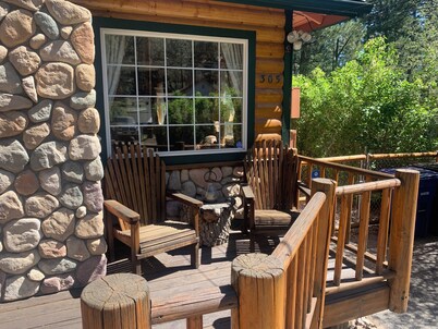 Romantic Rustic Log-Cabin, Strictly For Couples or Small Families, 4-Person Max!