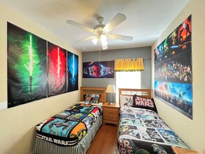 5 bedrooms, iron/ironing board, WiFi, bed sheets