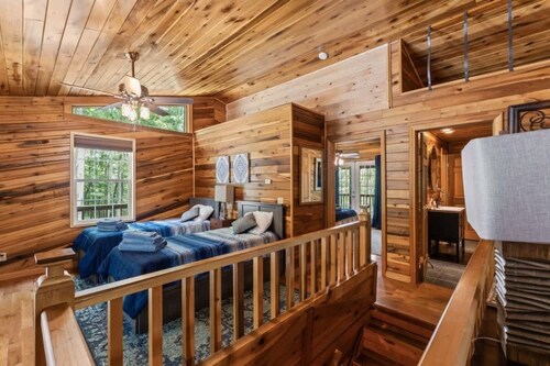 3BR 1.5BA w/ King Bed/Hot Tub in Heart of RRG!