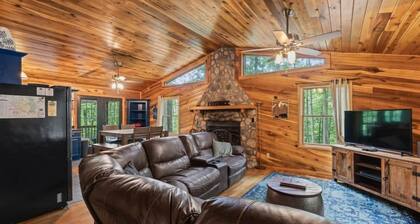 3BR 1.5BA w/ King Bed/Hot Tub in Heart of RRG!