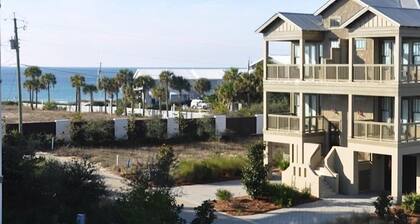 *PRIVATE BEACH* *PRIVATE POOL* *ELEVATOR* *6 BEACH BIKES*