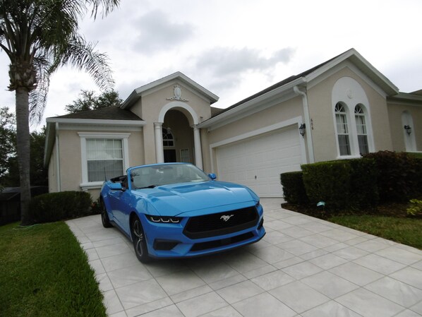 Exterior - Fabulous Villa in a gated community, 4 Bedrooms with Private Pool (Haines City)