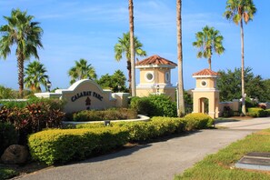 Property grounds - Fabulous Villa in a gated community, 4 Bedrooms with Private Pool (Haines City)