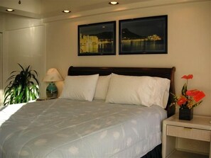 2 bedrooms, in-room safe, iron/ironing board, free WiFi