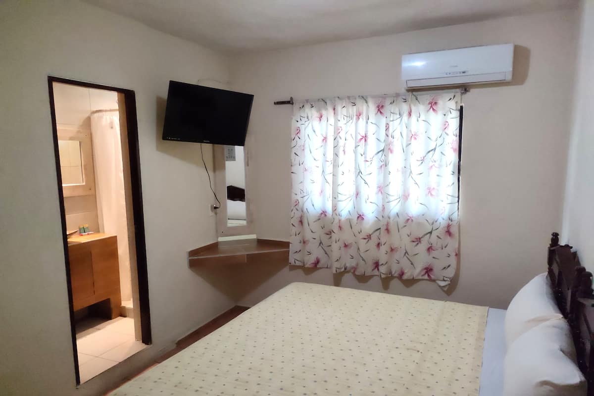 Standard Room, 1 King Bed | 2 bedrooms, bed sheets