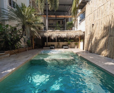 Outdoor pool. Hotel Ashly
