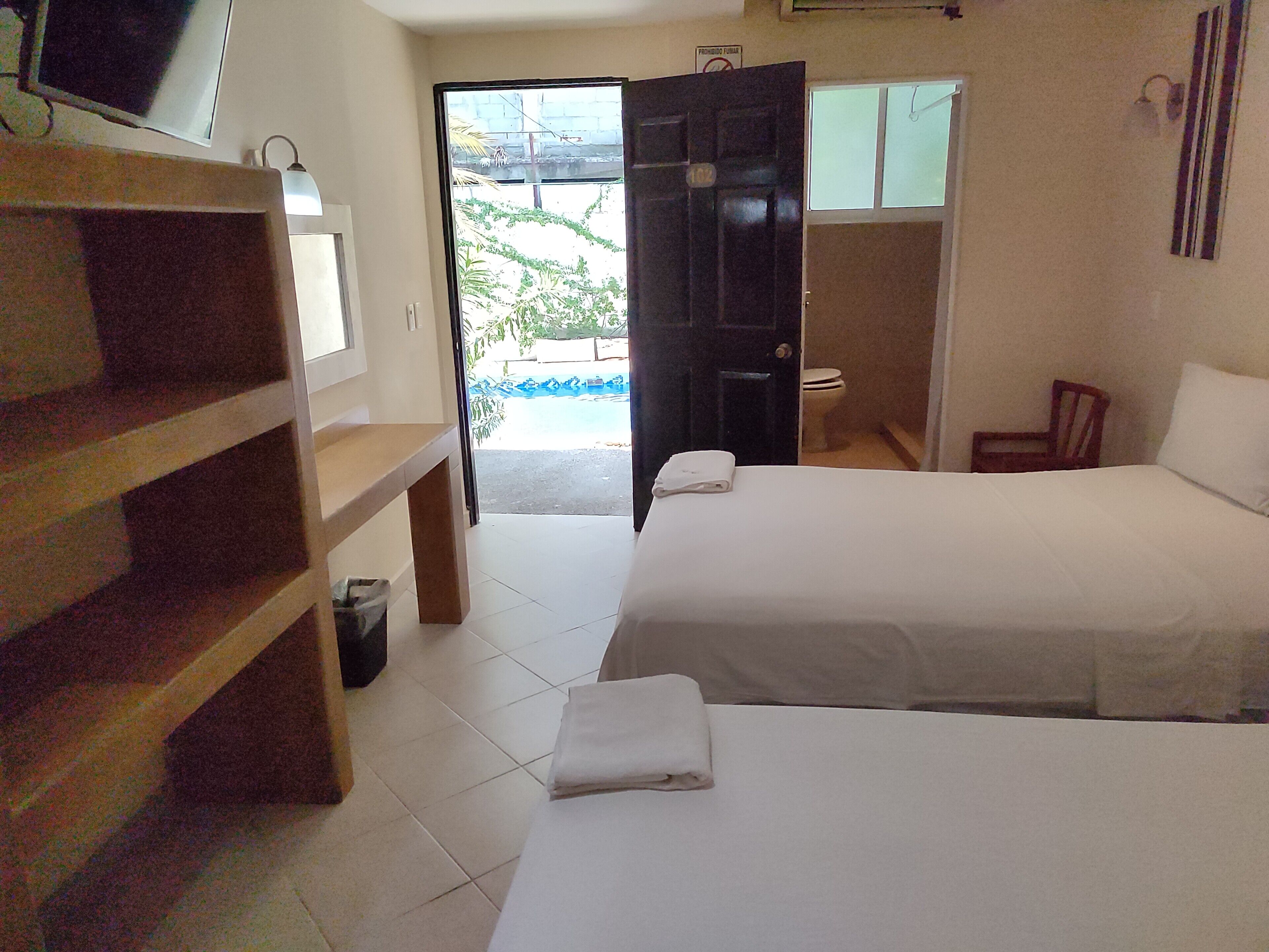 Habitación doble estándar, 2 camas matrimoniales | Ropa de cama 