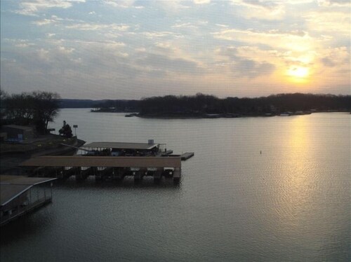 Check Our Reviews! Luxurious Waterfront Penthouse, 11mm views, Pool, Elevator,