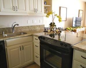 Fridge, microwave, oven, stovetop - Stay On The Beach In Makaha   (Waianae)