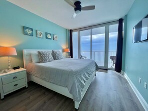 2 habitaciones, tabla de planchar con plancha y cuna de viaje