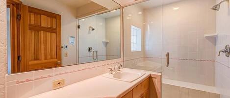 Hus, flere senger (Aspen Ridge 32) | Bad | Håndklær