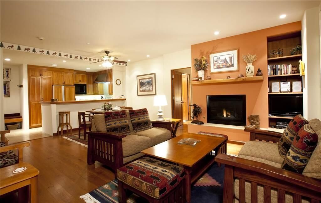 Condo, 2 Queen Beds (Granita 301) | Living area