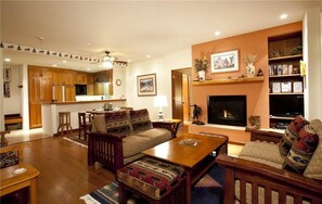 Condo, 2 giư��ờng cỡ queen (Granita 301) | Khu phòng khách