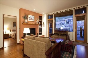 Condo, 2 Queen Beds (Granita 301) | Living area