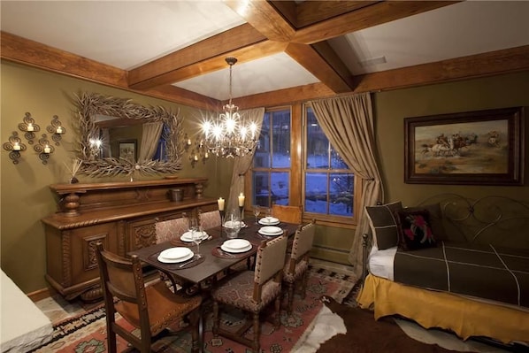 Condo, Multiple Beds (Palmyra 3F) | In-room dining