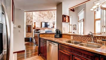 Condo, Multiple Beds (Kayenta 4) | Private kitchen