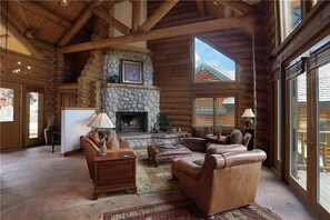 Ferienhaus, Mehrere Betten (Sundance Grand Overlook) | Wohnbereich | Fernseher