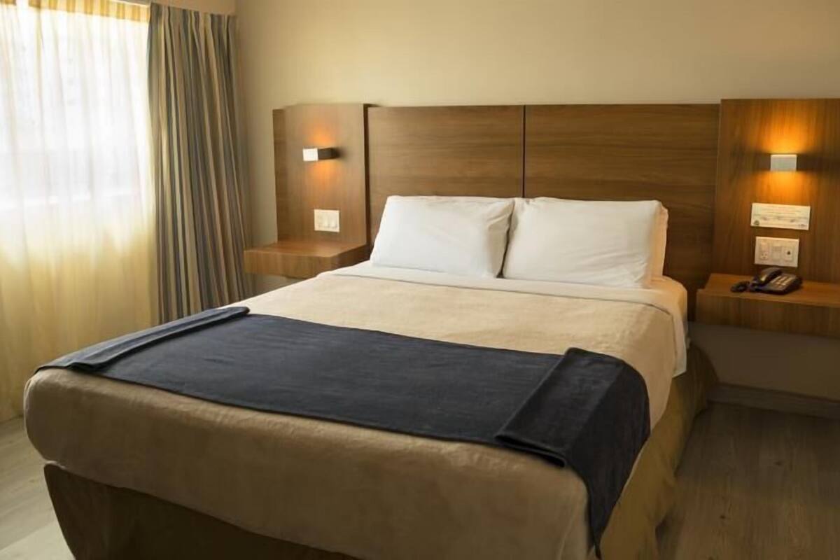 Minibar, coffres-forts dans les chambres, bureau, Wi-Fi gratuit